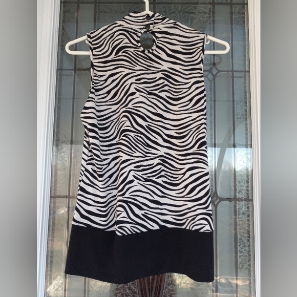 Jessica Sleeveless Zebra Size Small Top - Picture 2 of 4